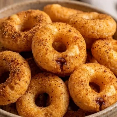 A bowl of chilly cheese ring snacks served as a healthy whole grain alternative.